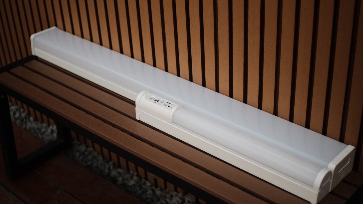 Dilengkapi dengan cahaya Batten Batten Fungsi Dimmable dan Kecemasan - Pilihan terbaik projek anda
